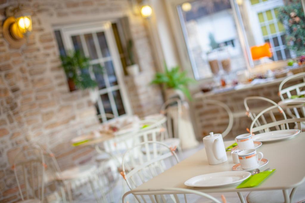 Hostellerie De Bretonniere - Groupe Logis Hotels Beaune  Zewnętrze zdjęcie